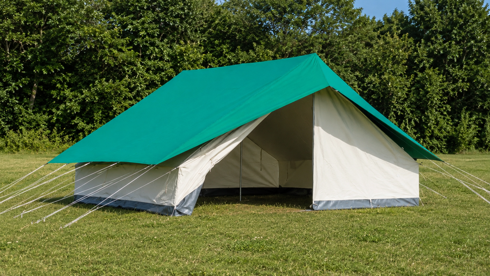 Tente de patrouille Alpino Start 4 x 4 m installée sur herbe